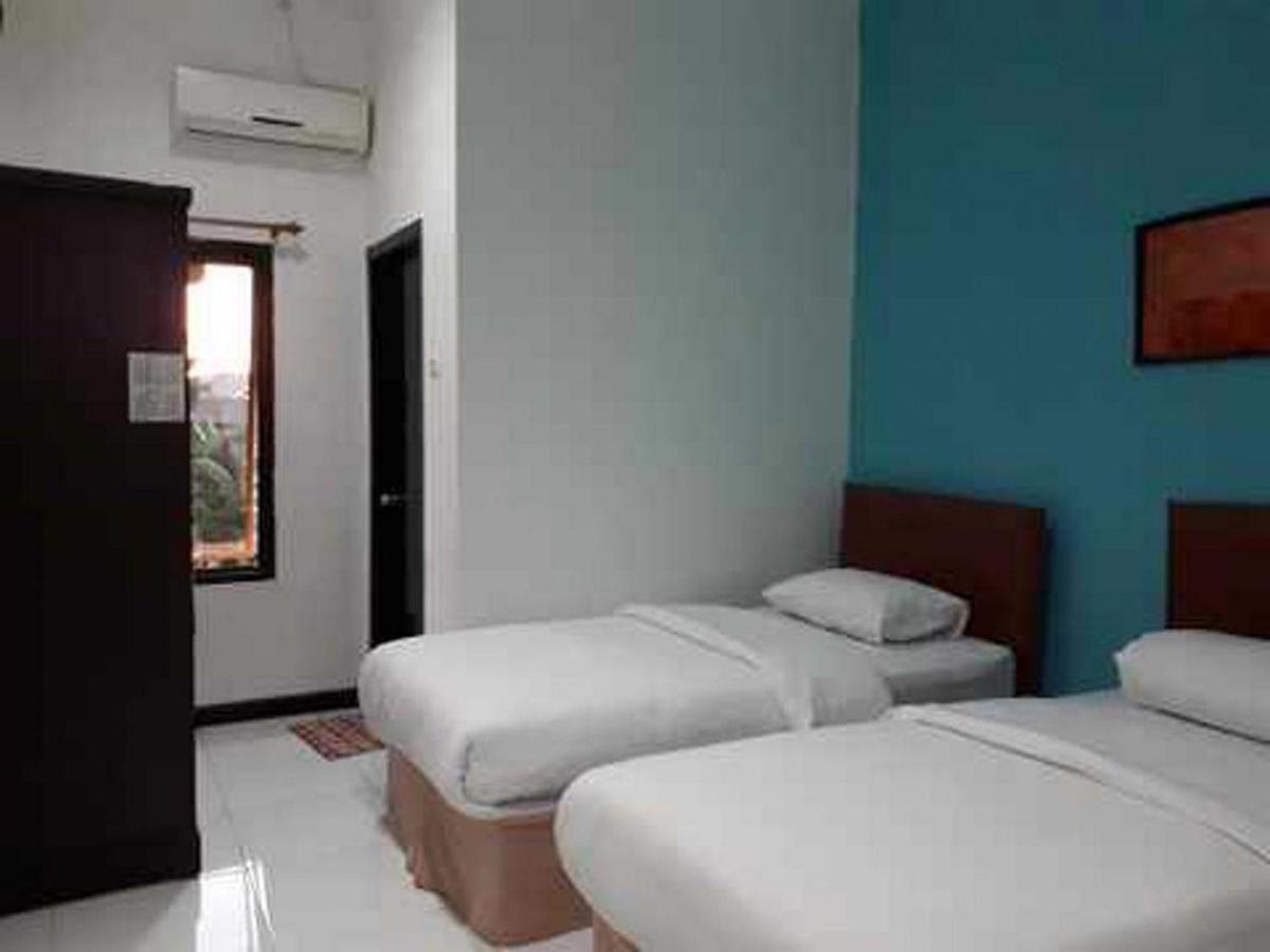 Reddoorz At Hotel Rumberpon Соронг Екстериор снимка