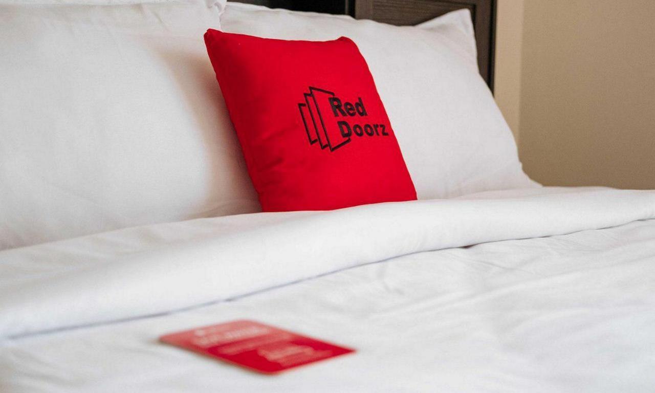 Reddoorz At Hotel Rumberpon Соронг Екстериор снимка